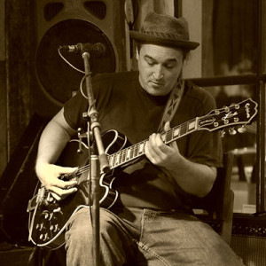 rj howsen blues guitar player photo