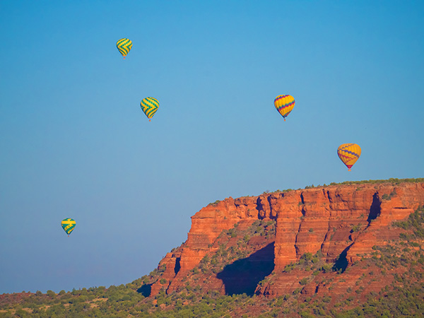 hot air balloons over red rocks sedona arizona