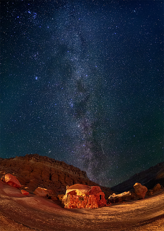 milky way over cliff dwellers arizona